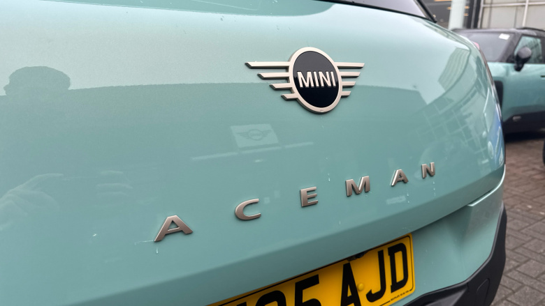 MINI Aceman 135kW E Classic 43kWh 5dr Auto Electric Hatchback